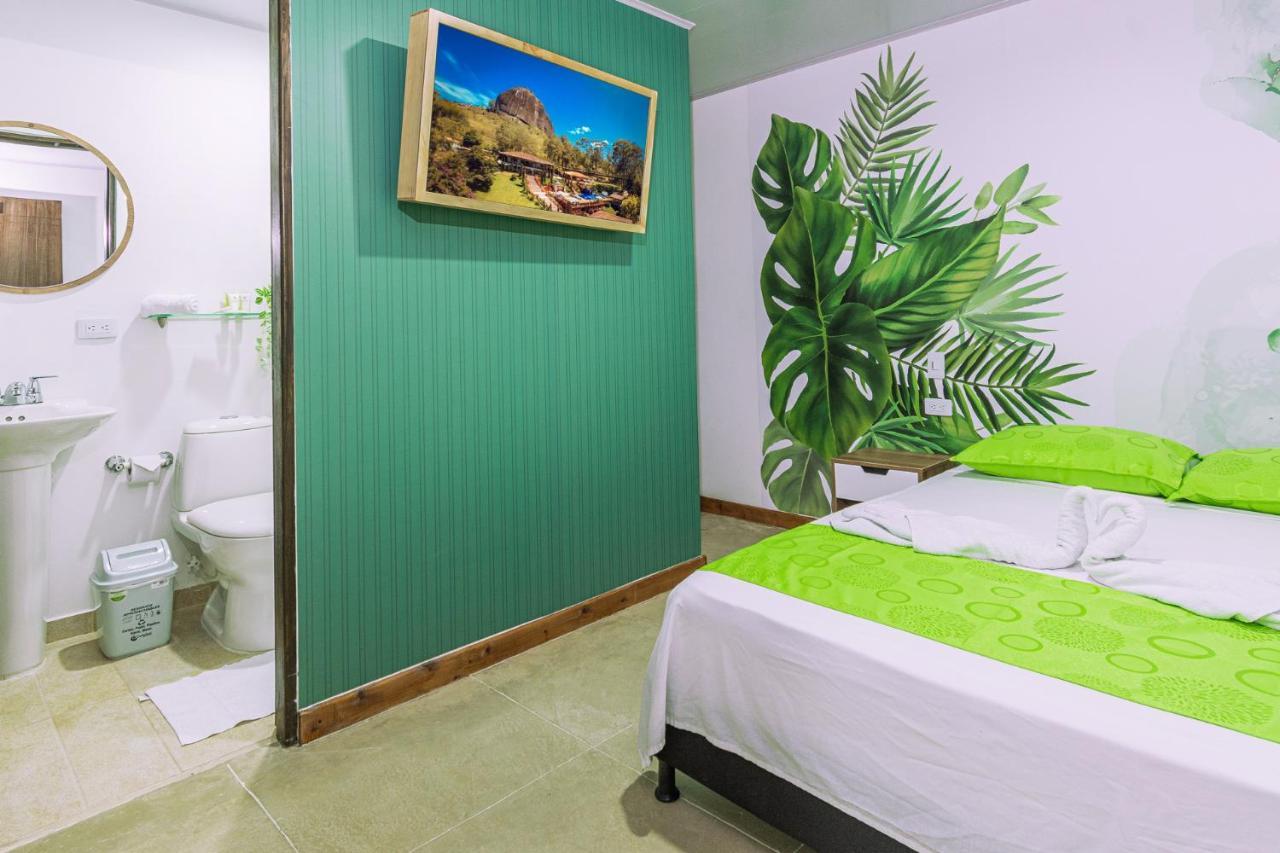 Nomada Hotel Guatape Bagian luar foto